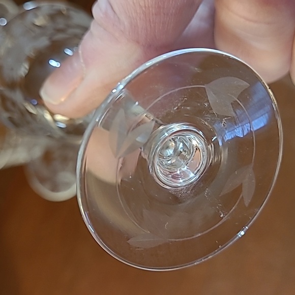 Elegant Etched Crystal Glass Cordial Cocktail Glasses - Picture 4 of 7